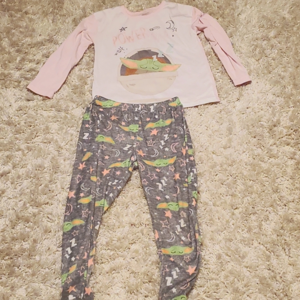 2 pairs Girls pajamas size 7/8 YODA and FRIENDS